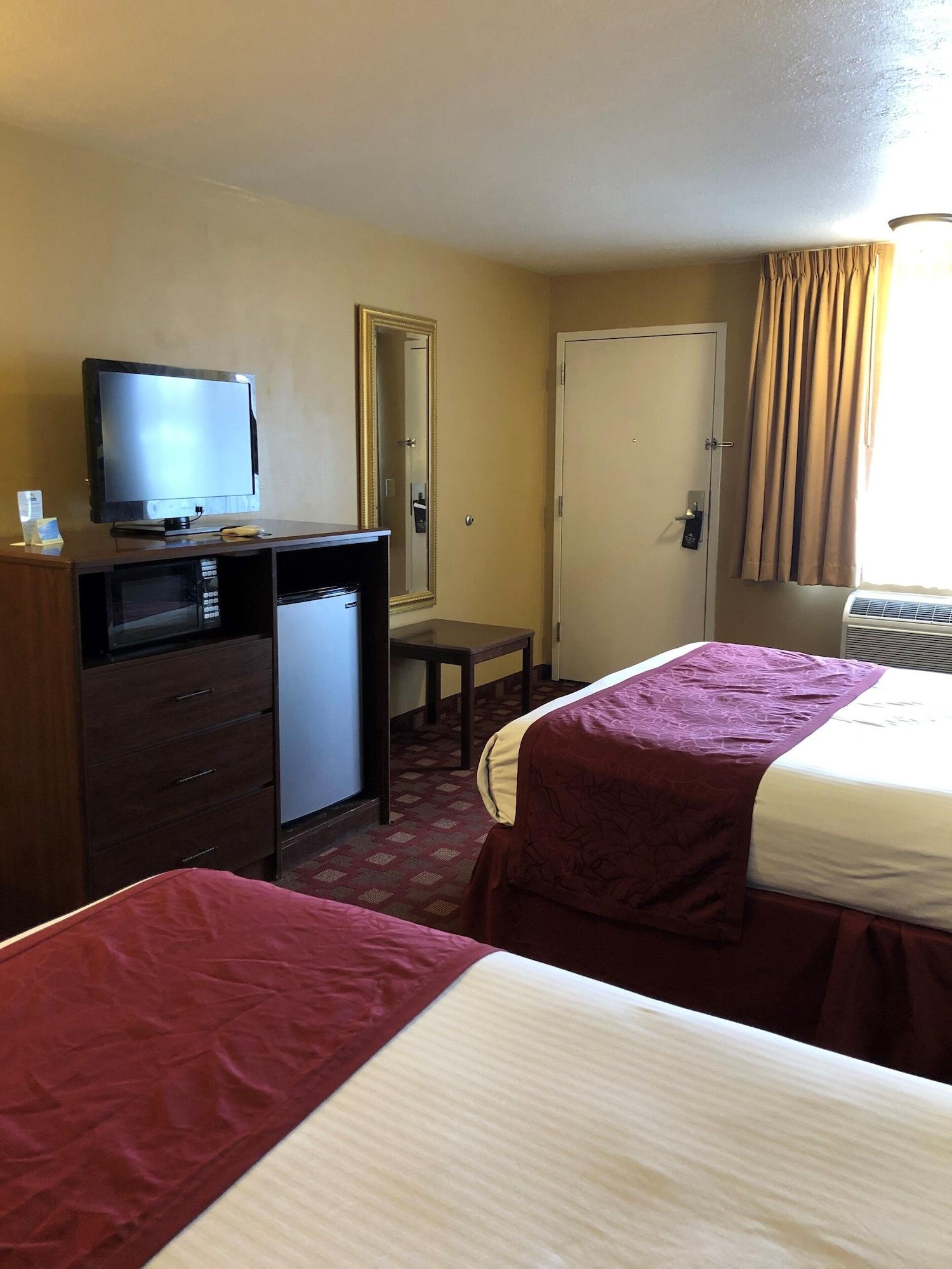 Days Inn & Suites By Wyndham Logan Esterno foto